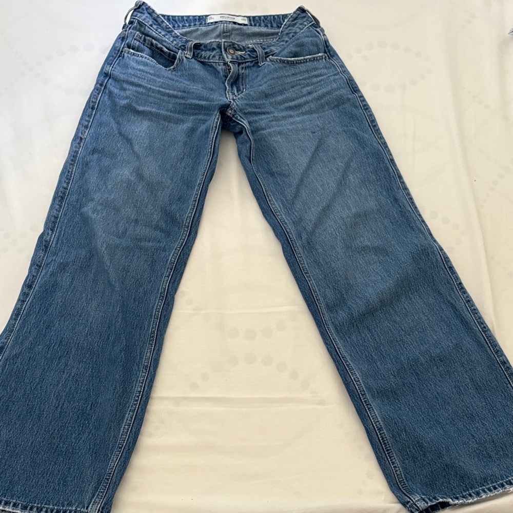 Hollister Women's low-rise Baggy Jeans in Blue